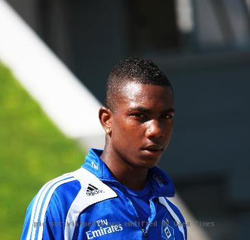 ELJERO ELIA at the HSH- Nordbank Arena after training.