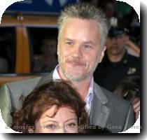 Next Photo > Premiere  Susan Sarandon   Tim Robbins and son at the New York premiere of Paramount Pictures  War of the Worlds   6 23 2005