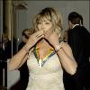 Tina Turner throws a kiss upon arriving at 2005 Kennedy Center Honors