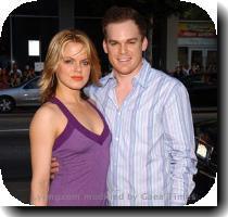 Next Photo > Premiere  Michael C  Hall and wife Amy Spanger at the Hollywood premiere of HBO s  Six Feet Under    6 2 2004 Photo  Jean Paul Aussenard  Wireimage com