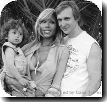 CATHY ET DAVID GUETTA M�me s ils viennent de se s�parer de leurs enseignes nocturnes le couple que forme Cathy et David Guetta reste incontournable dans le milieu  David continu de faire danser les clubbers du