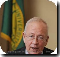 <p>Kenneth Starr talks with reporters Monday  Feb  15  2010 in Waco Texas  Tthe former independent counsel whose work led to the impeachment of President Bill Clinton  was named president of Baylor University  Starr  63  is the dean of Pepperdine University s School of Law in Malibu  Calif   and will become Baylor s 14th president  < p>