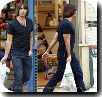 Scroll down for more    Tidy up  Liam s blow dried barnet is somewhat at odds with his rock musician reputation   but he has quietened down since his relationship with Nicole Appleton The actress has been married