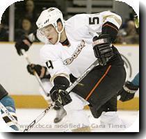 A commitment to off season training was a big factor in winger Bobby Ryan cracking the Anaheim Ducks  roster this season at age 20   Marcio Jose Sanchez Associated Press   Q and