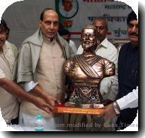 Khushroo Suntook  Chairman  NCPA and Santoor maestro Shivkumar Sharma at NCPA to discuss challenges in Indian Classical Music on Friday July 10  organized by All India Musicians Group  B J P leader Gopinath Munde and Nitin Gadkari felicitated their National leader Rajnath Singh in Mumbai