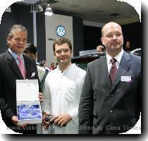 Picture   Rahul Gandhi admiring Volkswagen products  102 6 kb  Picture   Rahul Gandhi being presented with a memento  126 0 kb