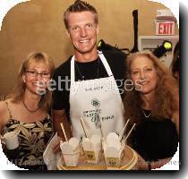 Jo Wilfried Tsonga with Carla Hall  yay    Hannah Storm and Ariane Duarte Samuel Groth