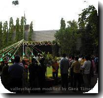 Indian flag raised  Most likely it was sometime in IIT  1990 1994  Chennai  This kind of function is one of those things I longed to be a part of for many years while I was in the Bay Area  Functions like this are one of the rituals still left that connect you back to the way things were   The experience evoked a reflection on my NRI life  Oddly enough  less than 24 hours ago