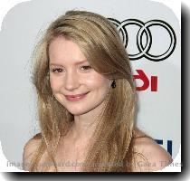 Mia Wasikowska a �t� choisi par Tim Burton pour incarner la jeune Alice au Pays des Merveilles   Burton ne se s�pare par de Johnny Depp qui deviendra le chapelier fou  D�couvrez