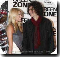 <p>Radio jockey Howard Stern and his wife  Beth Ostrosky  L   pose for photographers as they arrive at the world premiere of the movie  reen Zone in New York February 25  2010  REUTERS Jessica Rinaldi < p>