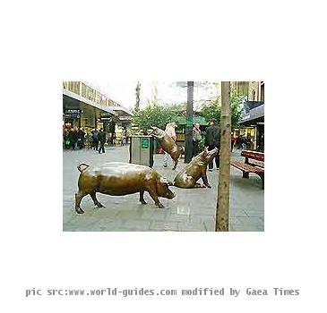 Adelaide has many large shopping centres  pedestrianised shopping precincts  supermarkets and modern shopping malls  making Adelaide the best city in South Australia for shopping  Central