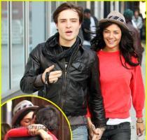 18 March 2009 at 5 37 pm Ed Westwick   Jessica Szohr  Kissing Costars Gossip Girl stars  and real life couple