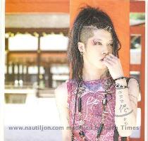 A savoir maintenant  si le statut d artiste permet d exprimer pleinement sa cr�ativit� sans �tre jug� et permet donc une plus grande libert�  Ou si  au contraire  le statut d artiste