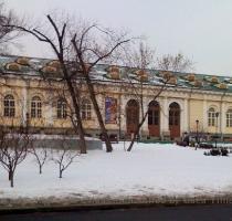 Pictures   Above left  Chris Runckel  President of Runckel   Associates   who arranged for the study trip to China and Russia for the group  takes the students and professors to St