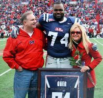 by Michael Lewis  Oher s story will become familiar to the general public  The movie  which stars Sandra Bullock and Tim McGraw as Leigh Ann and Sean Tuohy  opens around Thanksgiving  Family photo Sean and Leigh Anne Tuohy and their adopted son  Ole Miss lineman Michael Oher  are the focus of the movie  The Blind Side   starring Sandra Bullock