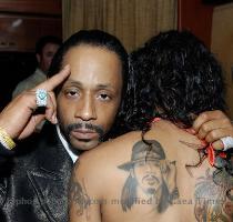 Katt Williams kept his fans waiting at Carnegie Hall for more than half an hour last night in NYC   because he was getting himself bailed out of jail on weapons possession  According to