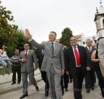 VILA NOVA DE POIARES O Rei da Chanfana e o Presidente da Rep�blica desfilam escoltados pelo Secret�rio de Estado da Protec��o Civil  O Pople comentava   O Jaimito � que � o verdadeiro