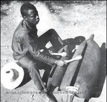 of the eyi lenga   while the high tone is played on one of the sides of the ako lenga   Drumming is done by means of two sticks  the ends of which are covered with strips of wild rubber  Master drummer Michel Wanga  Ippy  June 1973 The length of the drummed out messages is of approximately five minutes  Depending on the time of the day and the atmospheric conditions  these