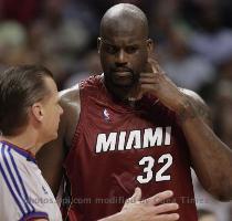 Miami Heat s Shaquille O Neal  32  talks with official Steve Jarvie during play against the Chicago Bulls in the third quarter of game two of the NBA Eastern Conference quarterfinals in