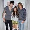 Trace Cyrus junto a Miley y su padrastro Billy Ray Cyrus Y aunque Miley y Trace tienen sus m�s y sus menos  como todos los hermanos  la verdad es que se llevan bastante bien y se ayudan en