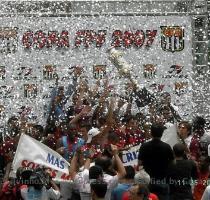 tempo  j� com os jogadores titulares e reservas da Linense comemorando com seus torcedores  o Juventus marca o seu segundo gol e faz tremer o bairro da Mooca  Fim de jogo  Juventus Campe�o