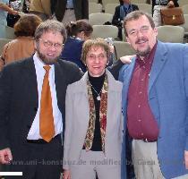 Mockus encircled by the media  photo GL  Mockus  Secretary of Education Mrs  Pe�o  Lind  photo GL