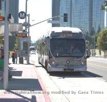 Photo  L  Henry  Los Angeles  Orange Line  Busway   Warner Center  showing mixed traffic running and station At the western end of the route  buses leave the busway and run in mixed traffic  with a station basically on the sidewalk near warner Center   Photo  L  Henry