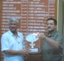 District Primary School Council received on behalf of Burdwan Zilla Saksharata Samiti  Satyen Maitra Memorial Literacy Award  from Dr  Murii MonoharJoshi  Minister of Human Resource Development  Govt  of India at the National Function on 8th September at Bigyan Bhavan  New Delhi  Honorable Speaker ofLok Sabha Sri Monohar Joshi presided over the National Function