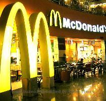 La cha�ne de restauration rapide am�ricaine McDonald s est implant� dans �norm�ment de pays et compte aujourd hui pas moins de 31 000 restaurants r�partis dans le monde entier  Malgr�