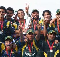 Younis Khan of Pakistan lifts the trophy with Shahid Afridi and team mates during the ICC World Twenty20 Final between Pakistan and Sri Lanka at Lord s   Getty Images