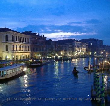 o ostrovn� m?sto  kter� je propleteno spoustou vodn�ch cest  tok? a ?�?ek  Venice pr�v? d�ky tomuto vodn�mu syst�mu pat?� mezi velmi nav?t?vovanou turistickou destinaci  Dostupn� rozli?en� 1600x1200