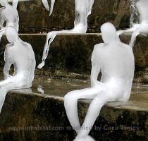 speaking  Showcasing a multitude of thought provoking figures carefully sculpted out of ice  these men seem to sit in contemplation as the midday heat slowly erodes their bodies  Photos of the sculptures have spread wide over the internet  earning comments and praise in Portuguese  Russian and English  The little people sit quietly as the sun slaughters them slowly