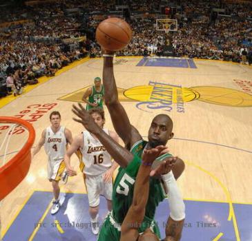 Jun 16 2008 NBA Finals Game 5 photo  Kobe vs Garnett