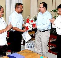 The Pune based flying squad members  who have detected an unauthorized extension of power amounting to Rs 23 crore were recently felicitated at the hands of Mr  Ajoy Mehta  Managing