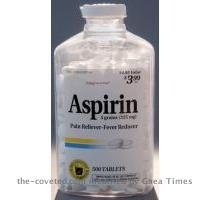 new facial mask   something dewifying  brightening  clarifying and ultra hydrating  But instead of trolling the aisles of Sephora or Walgreens   I looked in my fridge and medicine cabinet  Make an Aspirin Mask Got dull  wintry skin  How about blackheads and clogged pores  Then you ll love  I hope  the aspirin mask  It s made from   you guessed  it aspirin dissolved in