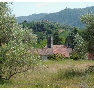 Montebello oggi e un paese formato da un gruppo di case sparse  lungo il pendio del colle sottostante l antico castello  edificato su un contrafforte del monte Gabberi in