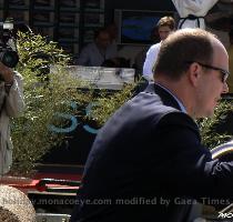 Prince Albert visits Alfa Nero at the 2007 Monaco Yacht Show