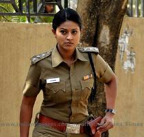 to note that her role is similar to that of Vijayshanthi s in Vyjayanthi IPS  Since Vijayshanthi decided to enter politics  the media persons wanted to know if Sneha will follow suit  Sneha in Bhavani