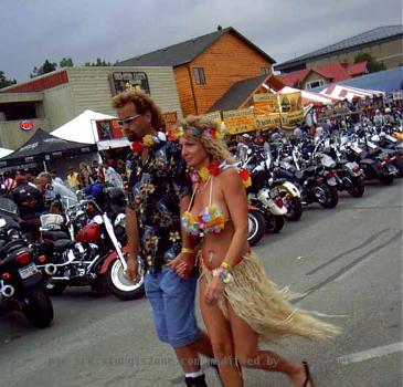 Dec 25   2002 Sturgis SD photos   Grass Skirt Woman in Sturgis SD