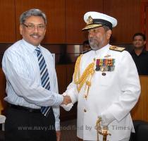 Newly appointed Commander of the Sri Lanka Navy Vice Admiral Thisara Samarasinghe paid a courtesy call on Secretary of Defence Mr  Gotabhaya Rajapaksa