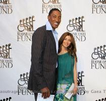 Ex NBA ball player Scottie Pippen and wife Larsa hit up the Bal Harbour Shoppes in Florida over the weekend  For those who don t watch sports  Scottie Pippen played with the greatest player