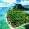 Mauritius � un isola  ma anche una nazione  situata nell Oceano Indiano a circa 900 km dal Madagascar  all incirca alla latitudine di Rio de Janeiro  Oltre all isola principale  la nazione