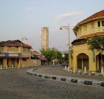 by SLLiew  1 more photos Lebuh Carnavon used to have beautiful plants in the middle of this two way street