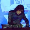 FLOVE Flove  Se define as� mismo como un dj apasionado por la variedad y el eclecticismo  al que no le gusta beber de hits como elemento primordial en sus sets  navegando entre las aguas menos