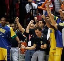 Time venceu Porto Rico por um ponto de diferen�a Foi no sufoco  apenas um ponto  61 a 60   mas o Brasil superou Porto Rico e conquistou a Copa Am�rica de Basquete em jogo disputado no coliseu Roberto Clemente  em San Juan  Com o