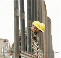 Illegal Immigration Members of the 116th Construction Equipment Support Company of the Utah National Guard extend a wall along the US border with Mexico to prevent illegal immigration a few miles from the border