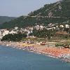 trepan hasta los 38� y el sol brilla alrededor de 11 horas todos los d�as as� que en general al temporada para disfrutar de estas estupendas playas dura 6 meses   de mayo a agosto   Lo cierto es que adem�s de ciertas playas a las que se accede f�cilmente desde la ciudad hay otras enclavadas entre rocas a las que es m�s f�cil llegar desde el mar  pero son tan hermosas