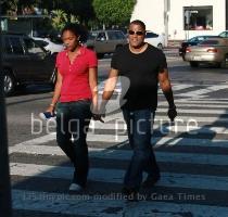 I found some candid pics of actor Laurence Fishburne and his 17 year old daughter Montana as they shopped in Beverly Hills sans shopping bags