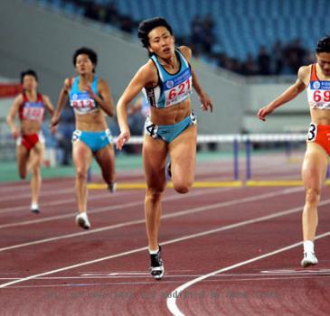 Huang Xiaoxiao c winning the 400m hurdles at the 10th Chinese