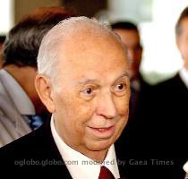 Coment�rios S�O PAULO e RIO   O vice presidente da Rep�blica  Jos� Alencar  de 77 anos  internado no Hospital S�rio Liban�s na noite de quinta feira  est� sendo tratado com transfus�es de